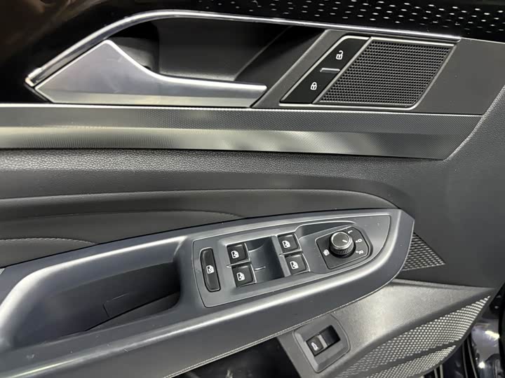 Фото 8 - Volkswagen Passat