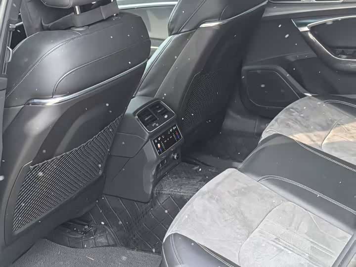 Фото 3 - Audi A6L