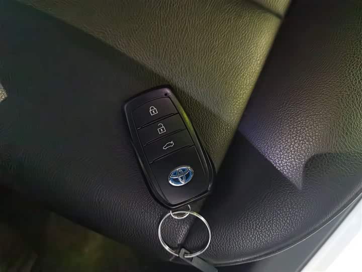 Фото 9 - Toyota Corolla