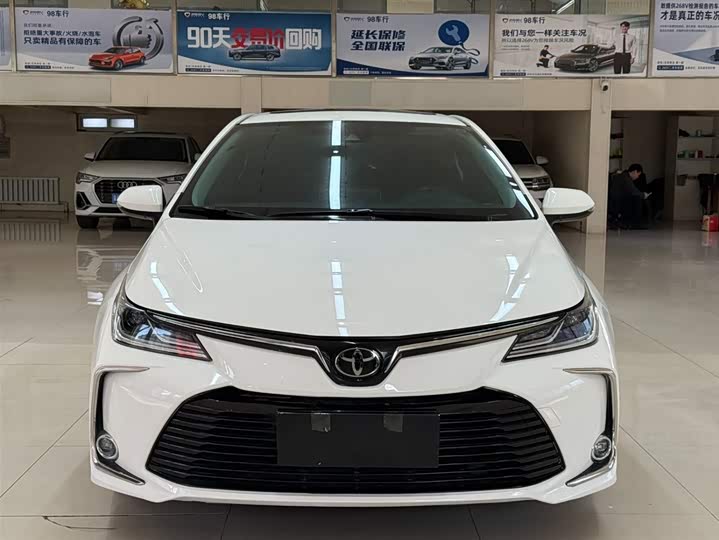 Фото 2 - Toyota Corolla