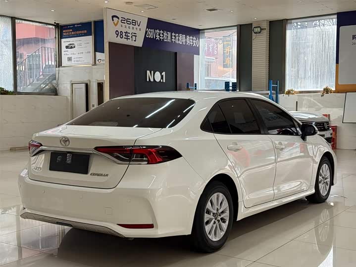 Фото 4 - Toyota Corolla