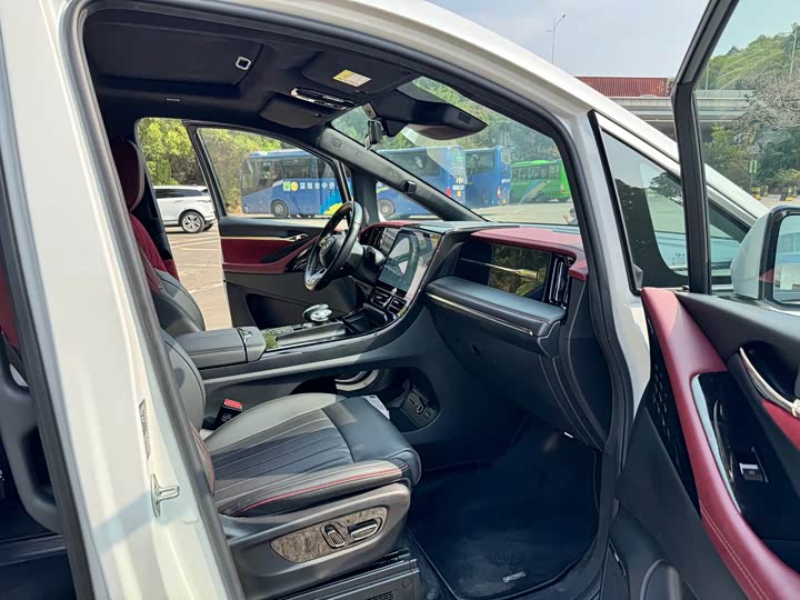 Фото 7 - GAC Trumpchi M8