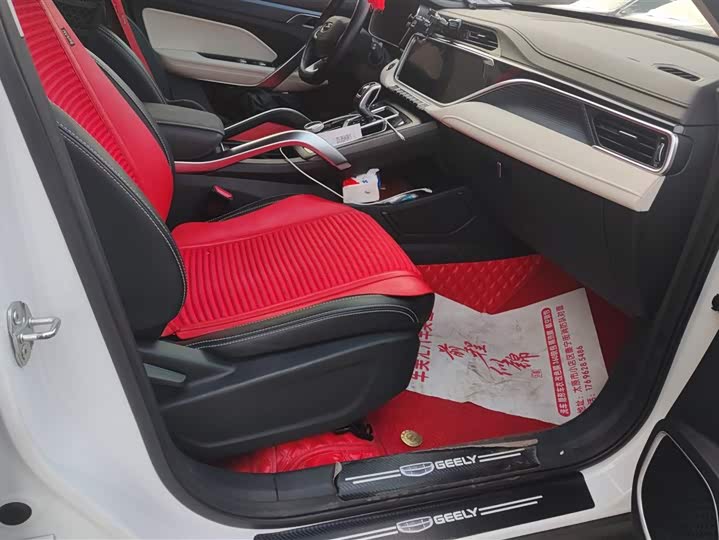Фото 8 - Geely Atlas
