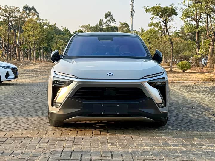 Фото 2 - Nio ES8