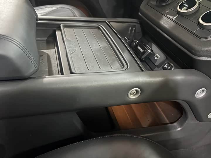 Фото 8 - Land Rover Defender