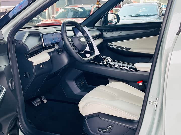 Фото 5 - Geely Atlas