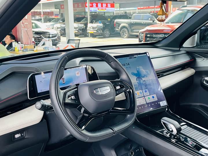 Фото 6 - Geely Atlas