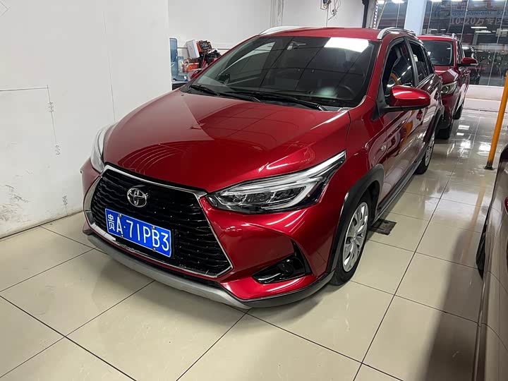 Фото 1 - Toyota Yaris L Hatchback