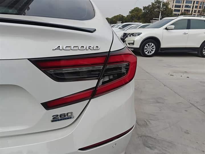 Фото 8 - Honda Accord