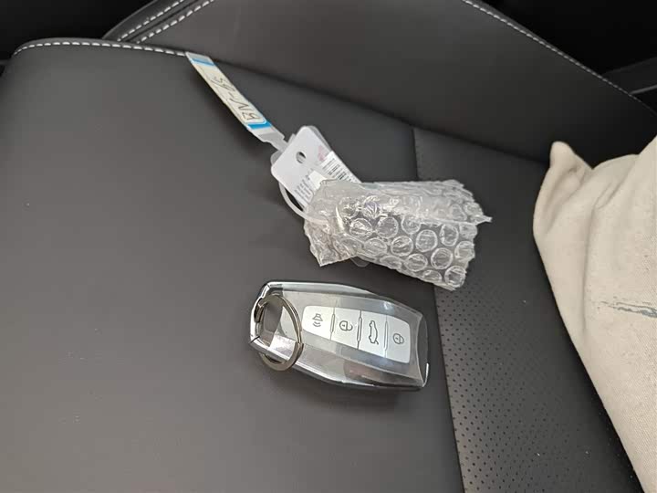 Фото 9 - Geely Coolray