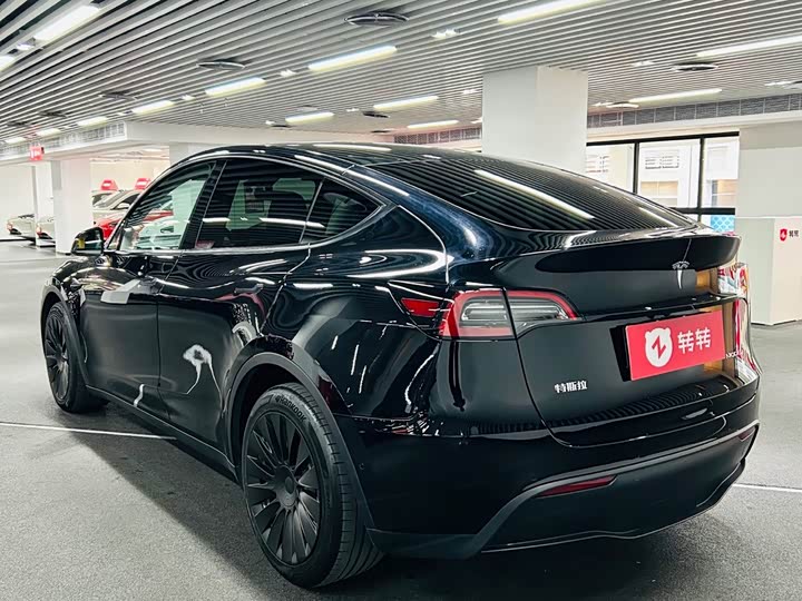Фото 6 - Tesla Model Y