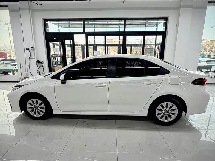 Фото 3 - Toyota Corolla