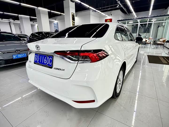 Фото 6 - Toyota Corolla