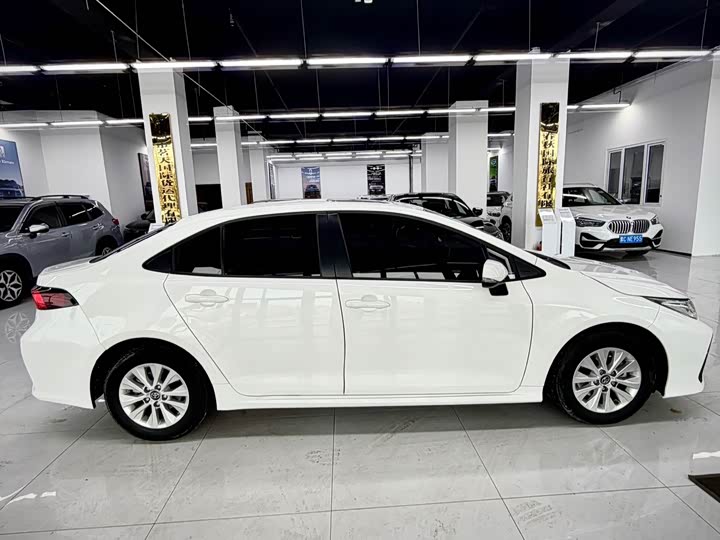 Фото 7 - Toyota Corolla