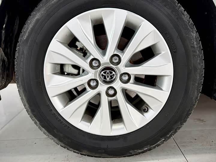 Фото 9 - Toyota Corolla