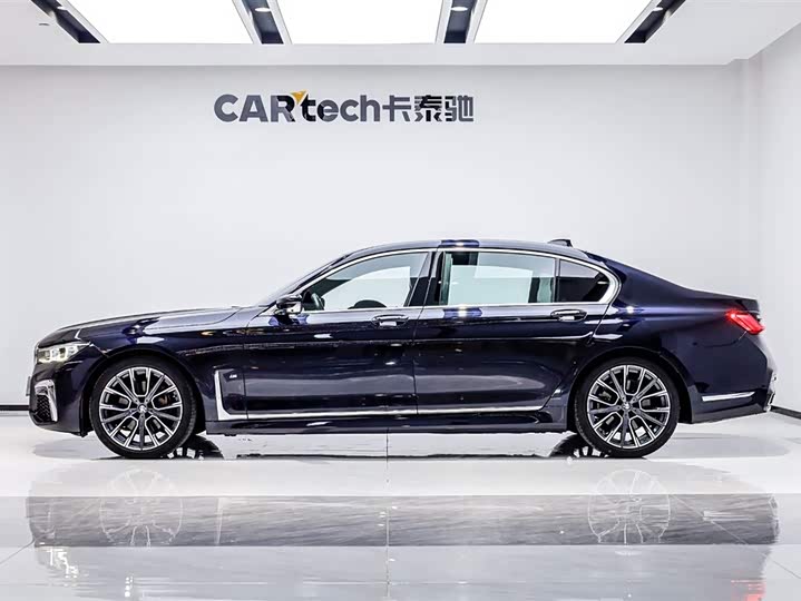 Фото 3 - BMW 7 Series