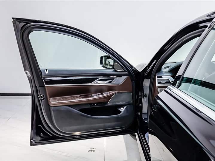 Фото 8 - BMW 7 Series