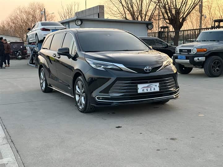 Фото 3 - Toyota Sienna