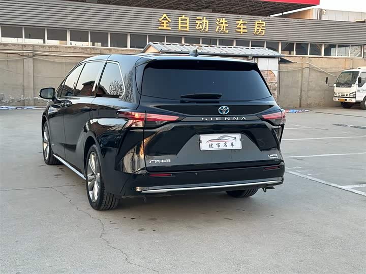 Фото 4 - Toyota Sienna