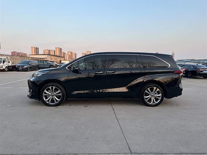 Фото 7 - Toyota Sienna