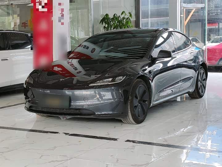 Фото 1 - Tesla Model 3