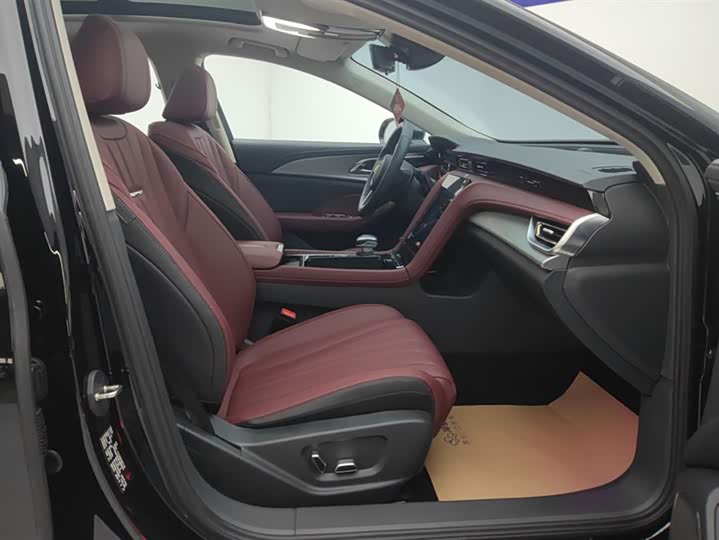 Фото 8 - Hongqi H5