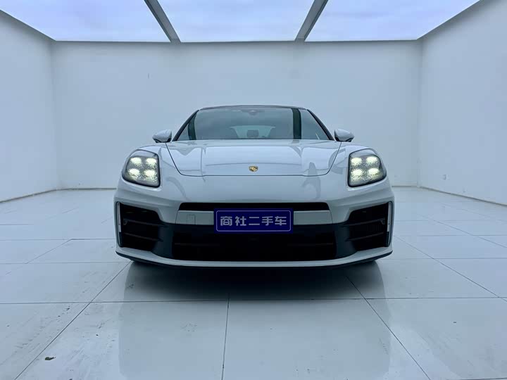 Фото 2 - Porsche Panamera