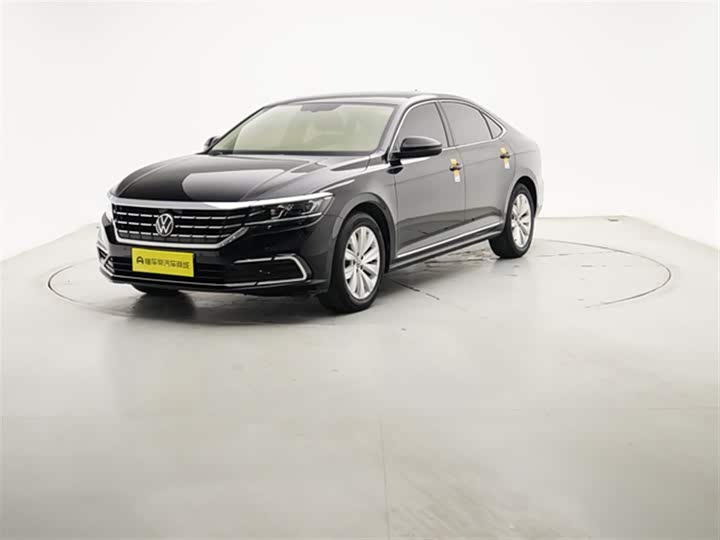 Фото 1 - Volkswagen Passat