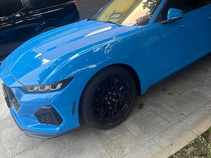 Фото 1 - Ford Mustang