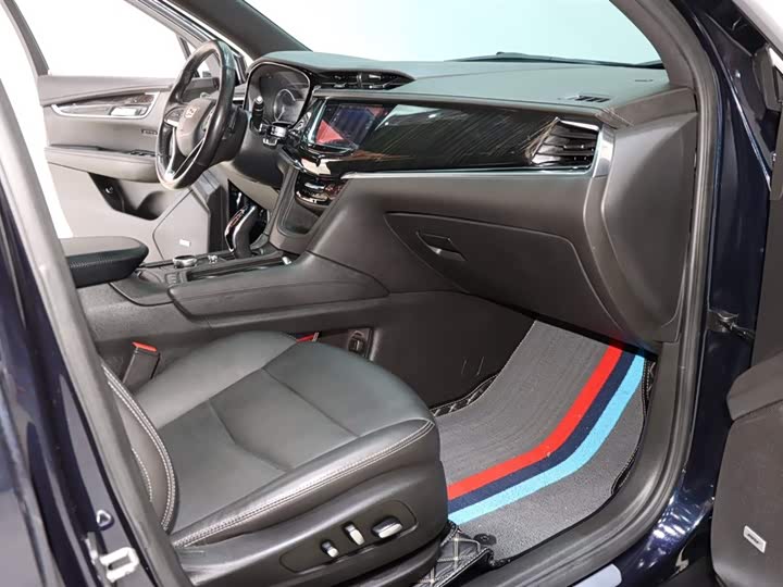 Фото 8 - Cadillac XT6