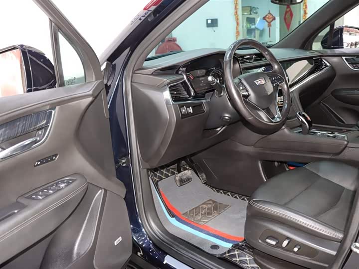 Фото 9 - Cadillac XT6