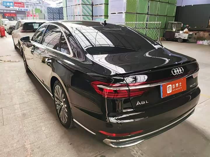 Фото 5 - Audi A8