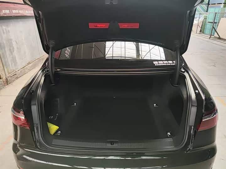 Фото 8 - Audi A8