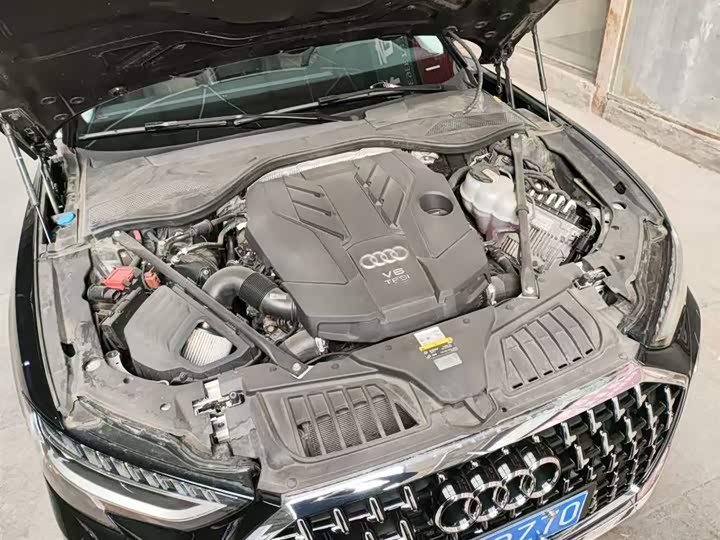 Фото 9 - Audi A8