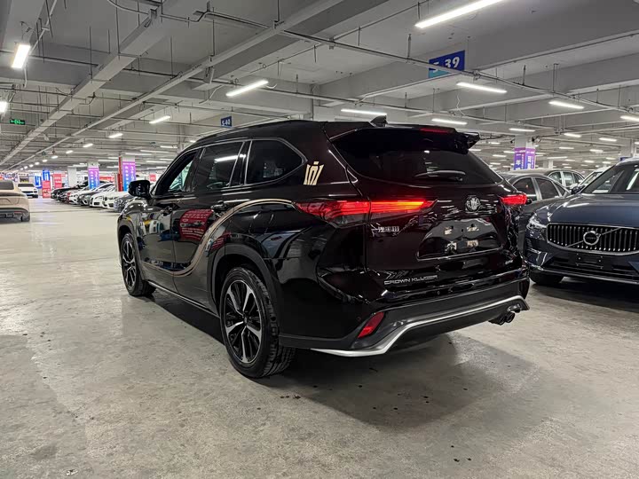 Фото 4 - Toyota Crown Kluger