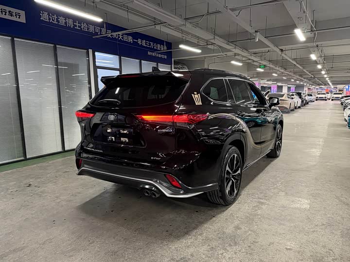 Фото 6 - Toyota Crown Kluger