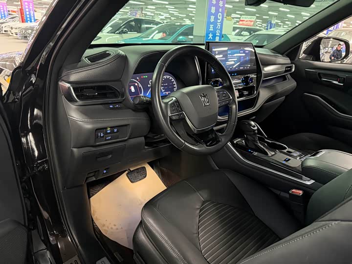 Фото 9 - Toyota Crown Kluger