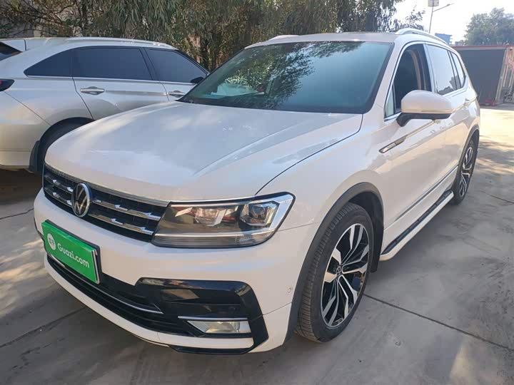 Фото 1 - Volkswagen Tiguan L Pro