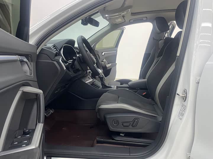 Фото 5 - Audi Q3