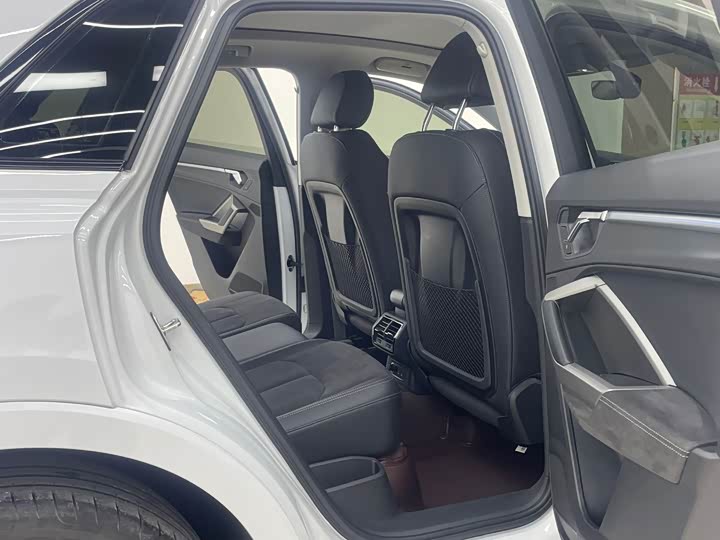 Фото 8 - Audi Q3