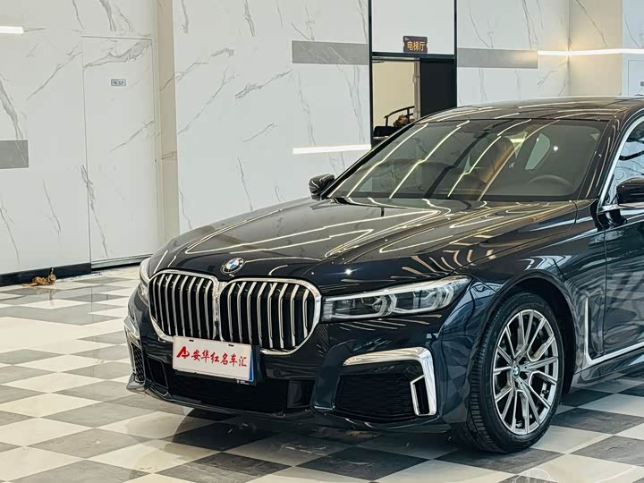 Фото 5 - BMW 7 Series