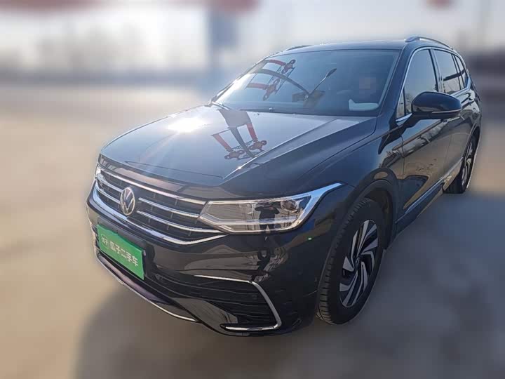 Фото 1 - Volkswagen Tiguan L Pro