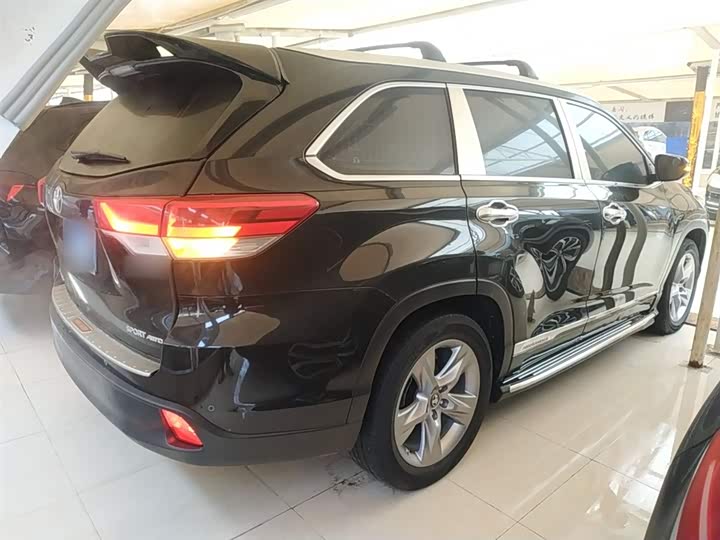 Фото 7 - Toyota Highlander