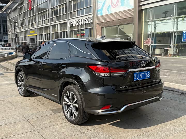 Фото 3 - Lexus RX