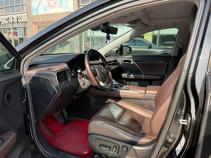 Фото 8 - Lexus RX