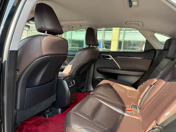 Фото 9 - Lexus RX