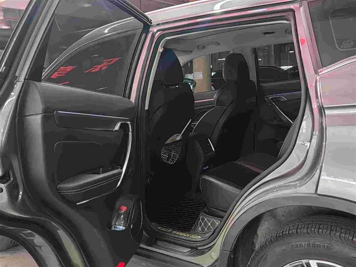 Фото 8 - Geely Atlas