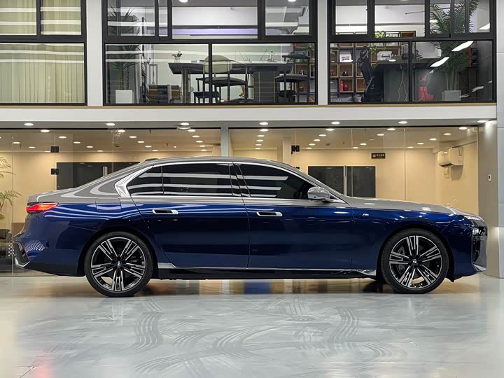Фото 4 - BMW 7 Series