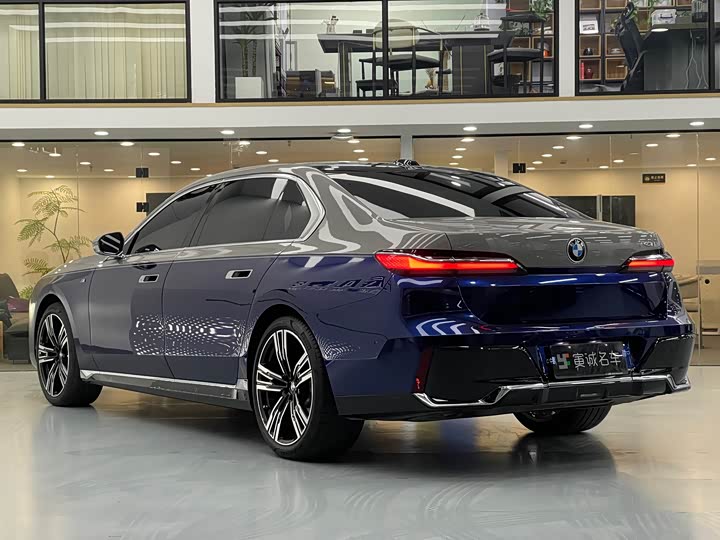 Фото 7 - BMW 7 Series