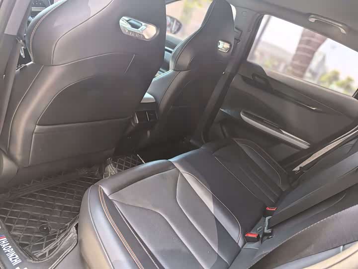 Фото 8 - Changan UNI-V